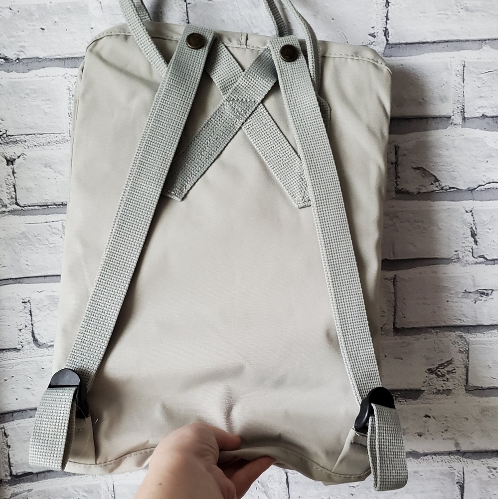 NWT | Fjällräven Kanken Backpack - Light Grey - Picture 8 of 8